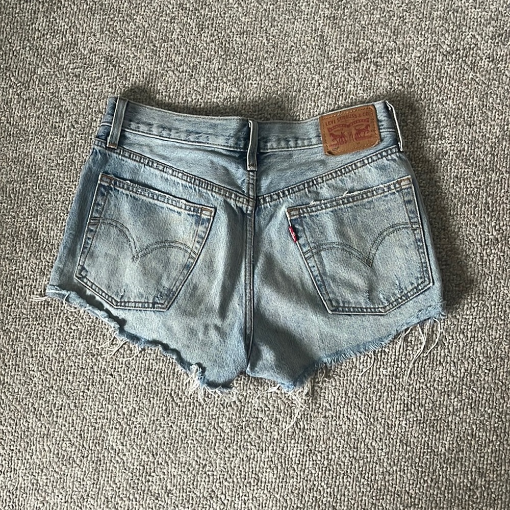 LEVI 501 Strauss & Co.